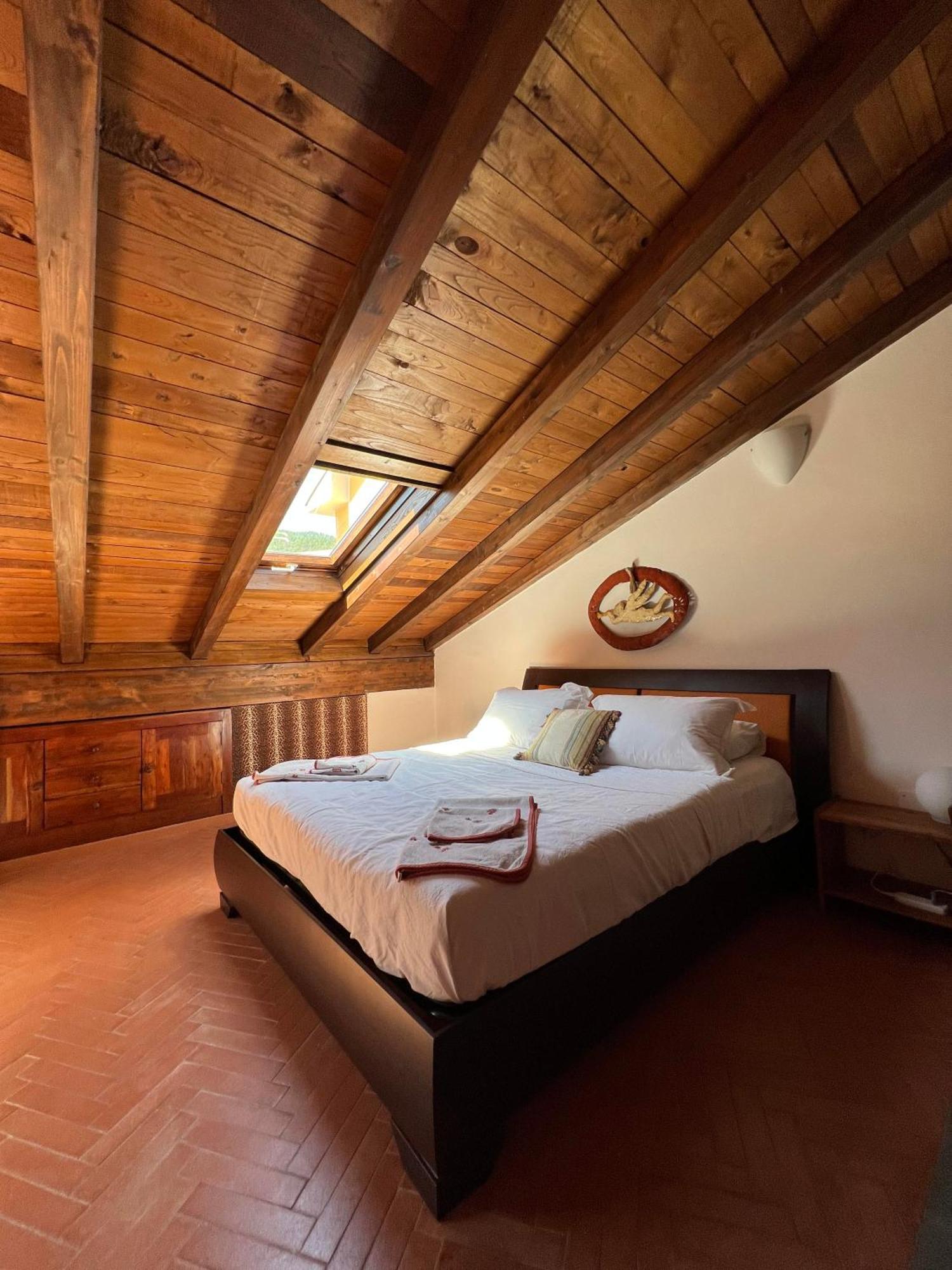 Casa Boru - A Beautiful Fully Restored Spacious House With Fantastic Views Calice al Cornoviglio Luaran gambar