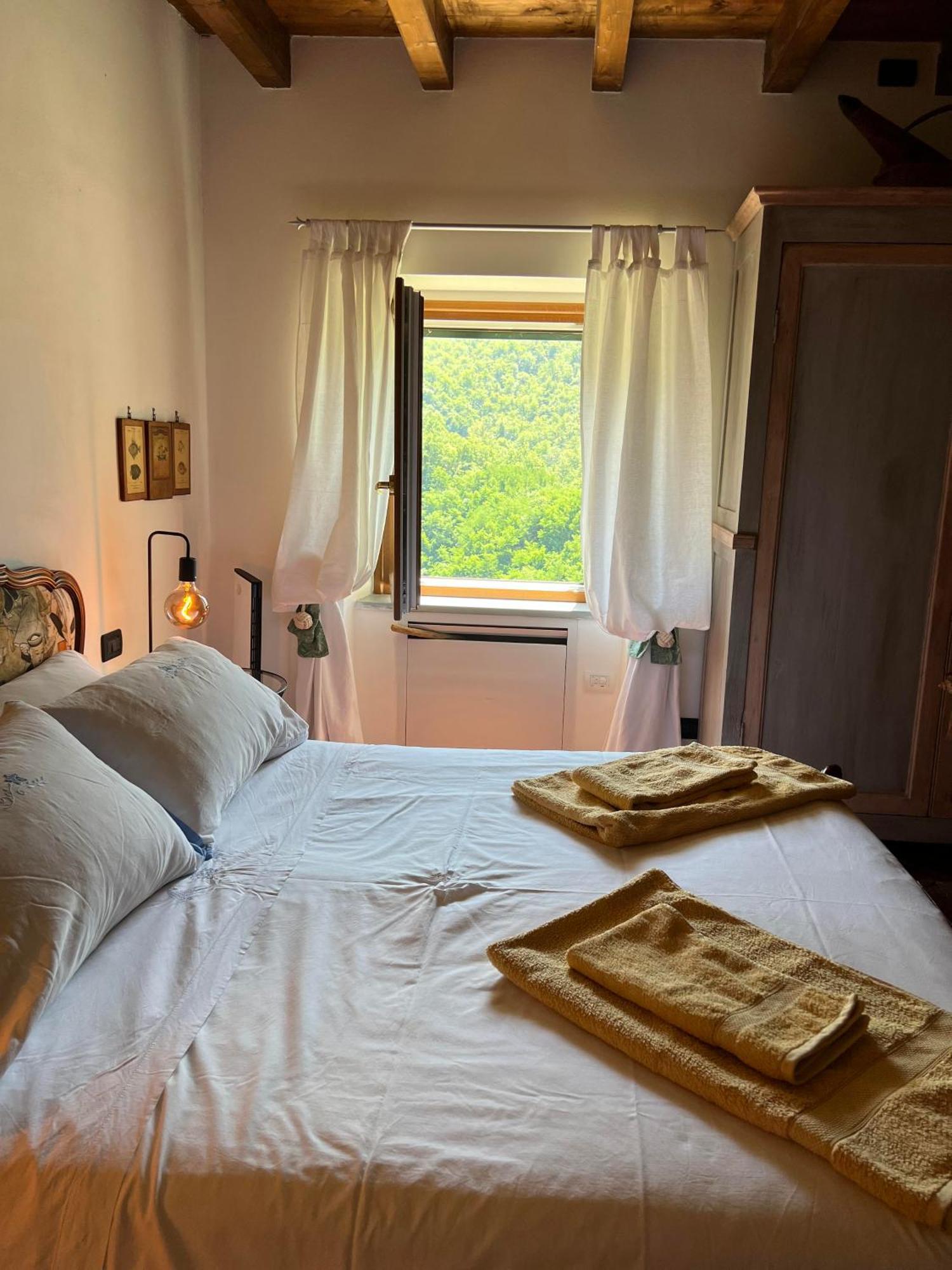 Casa Boru - A Beautiful Fully Restored Spacious House With Fantastic Views Calice al Cornoviglio Luaran gambar