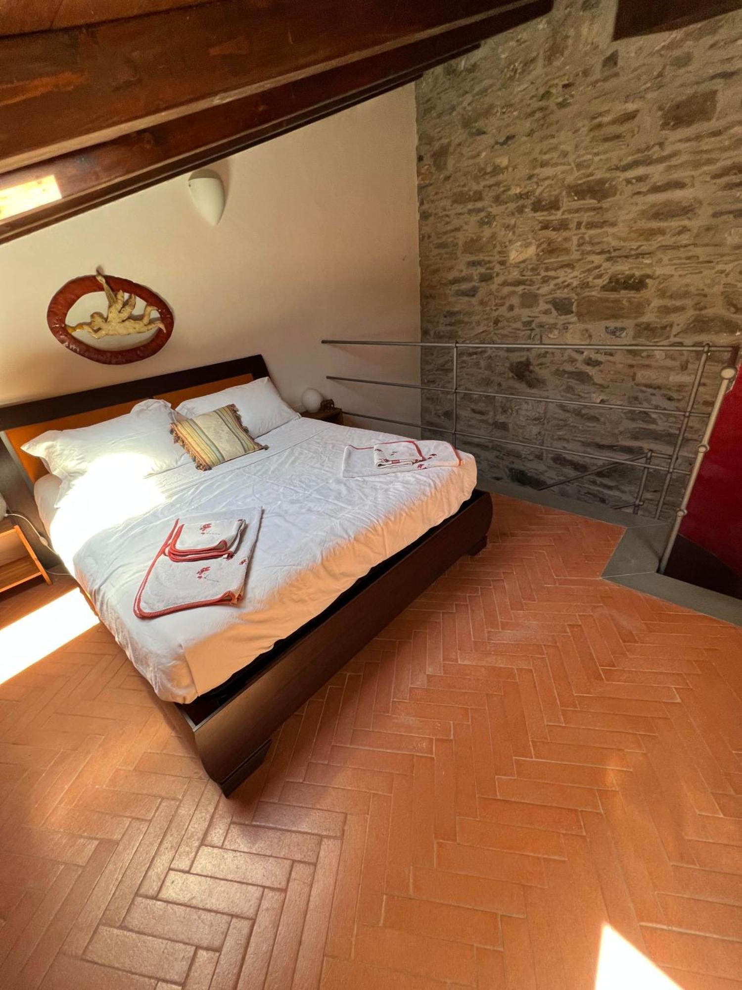 Casa Boru - A Beautiful Fully Restored Spacious House With Fantastic Views Calice al Cornoviglio Luaran gambar