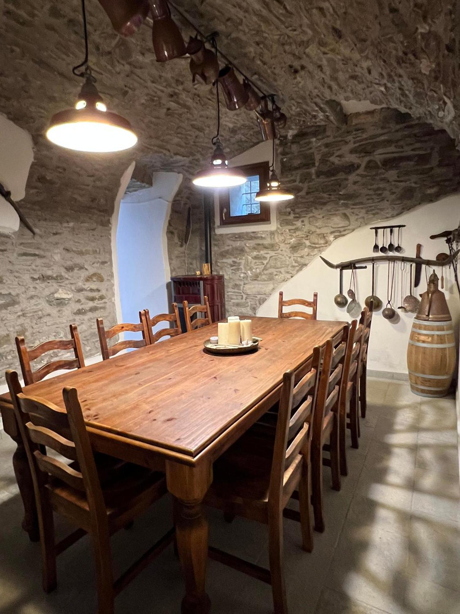 Casa Boru - A Beautiful Fully Restored Spacious House With Fantastic Views Calice al Cornoviglio Luaran gambar