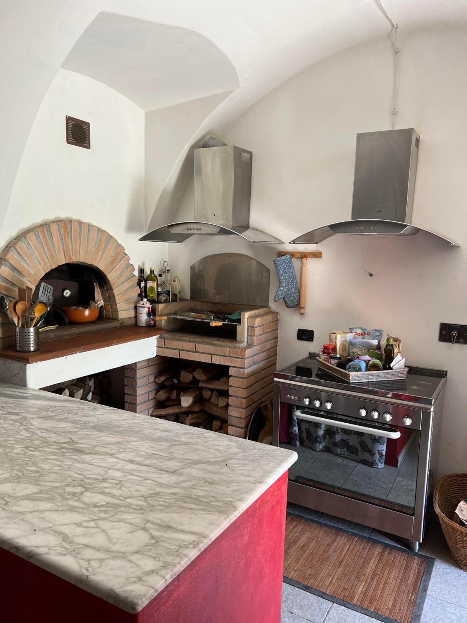 Casa Boru - A Beautiful Fully Restored Spacious House With Fantastic Views Calice al Cornoviglio Luaran gambar