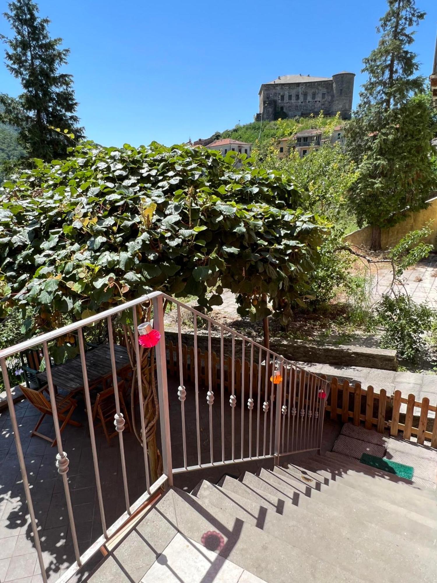 Casa Boru - A Beautiful Fully Restored Spacious House With Fantastic Views Calice al Cornoviglio Luaran gambar