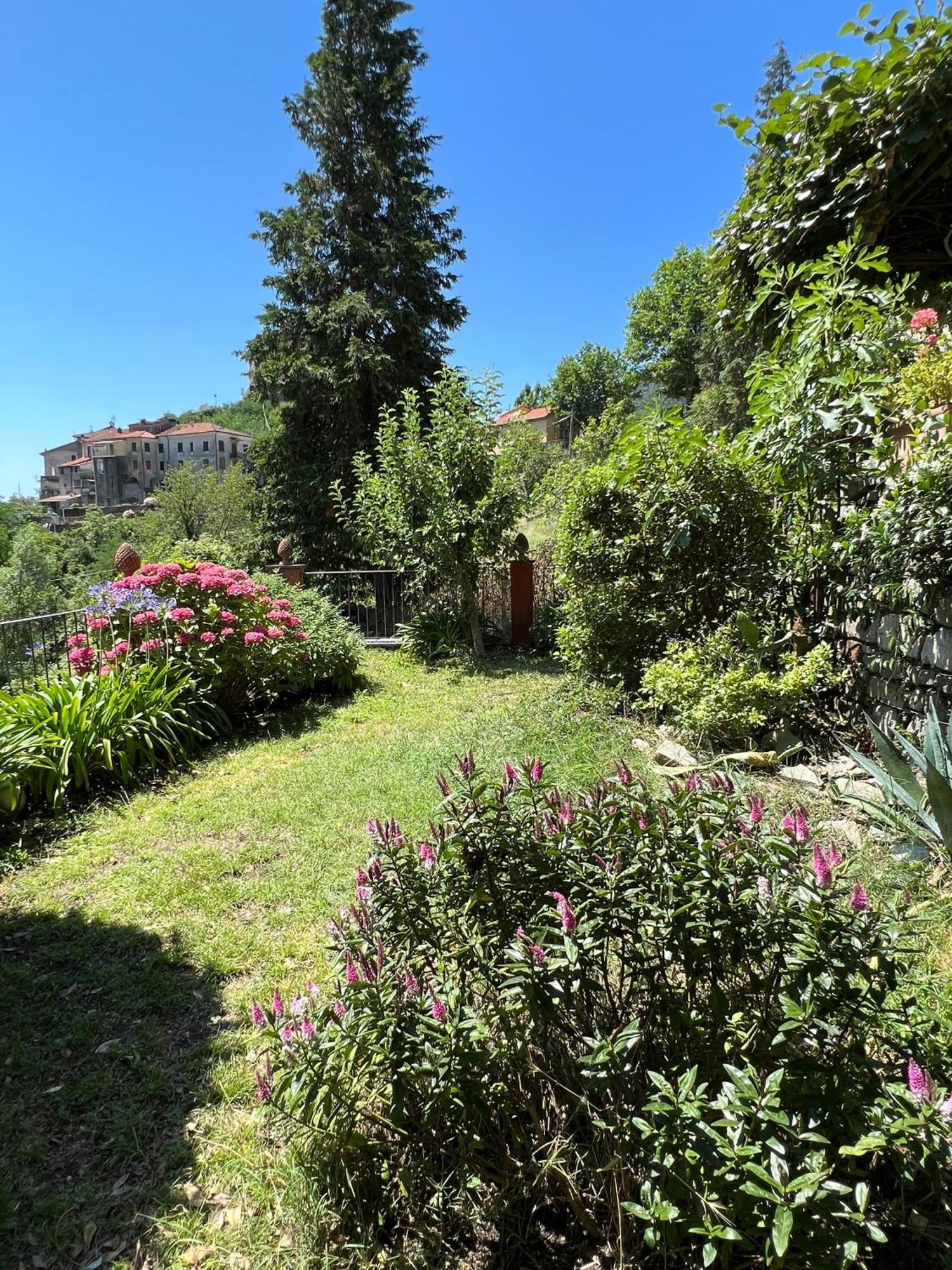Casa Boru - A Beautiful Fully Restored Spacious House With Fantastic Views Calice al Cornoviglio Luaran gambar
